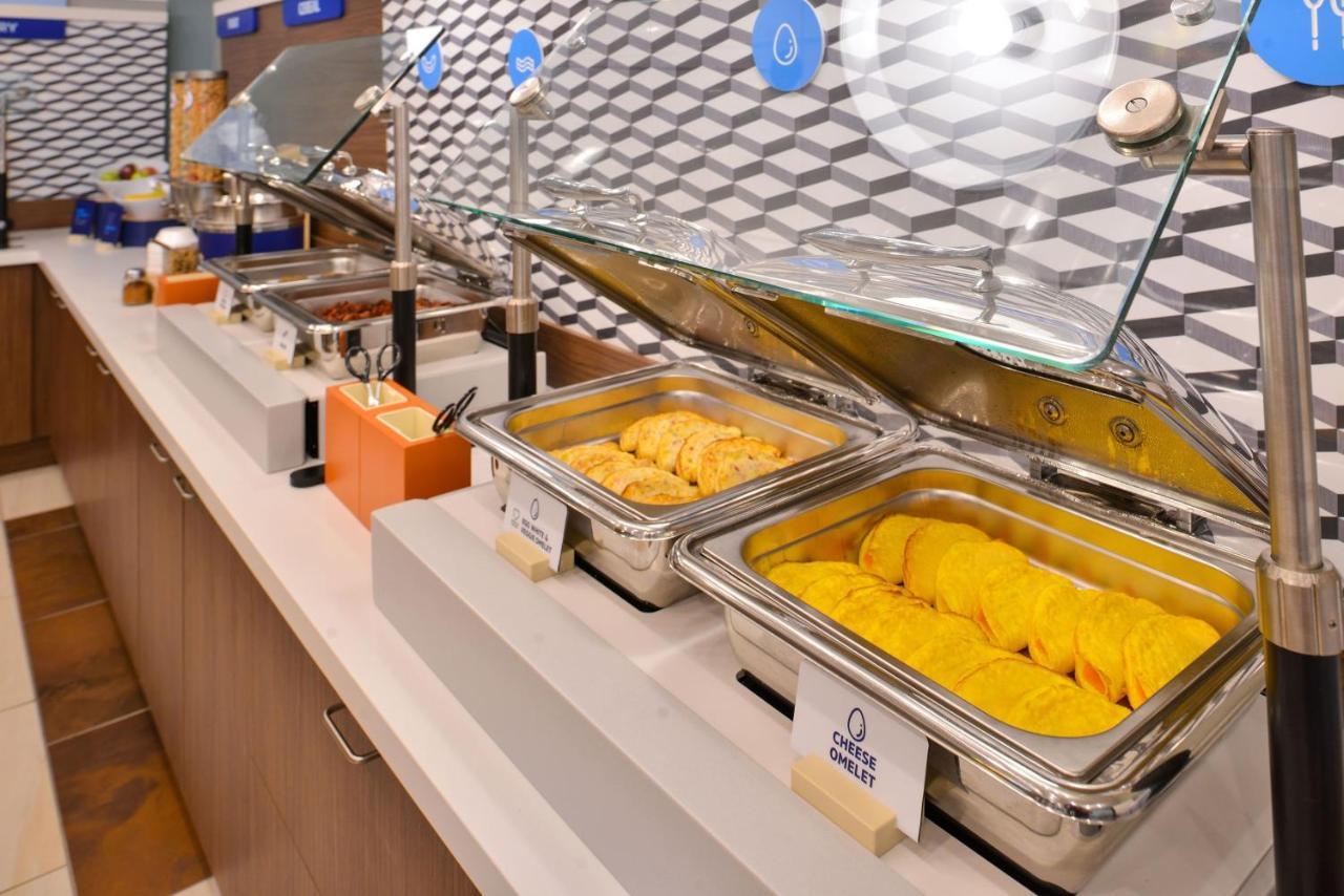 Holiday Inn Express Hotel & Suites Tampa-Anderson Road-Veterans Exp By Ihg West Chase Ngoại thất bức ảnh