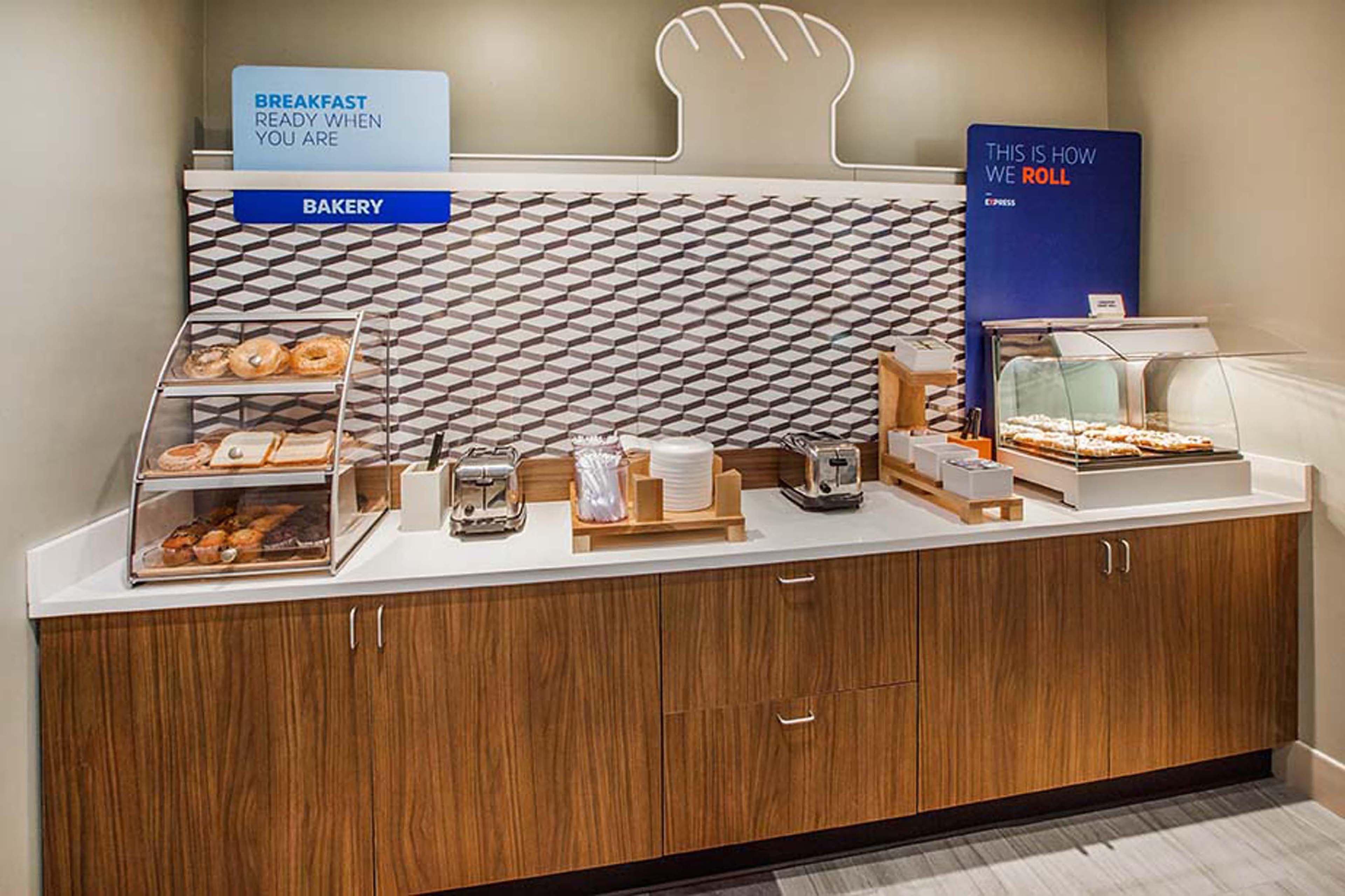 Holiday Inn Express Hotel & Suites Tampa-Anderson Road-Veterans Exp By Ihg West Chase Ngoại thất bức ảnh