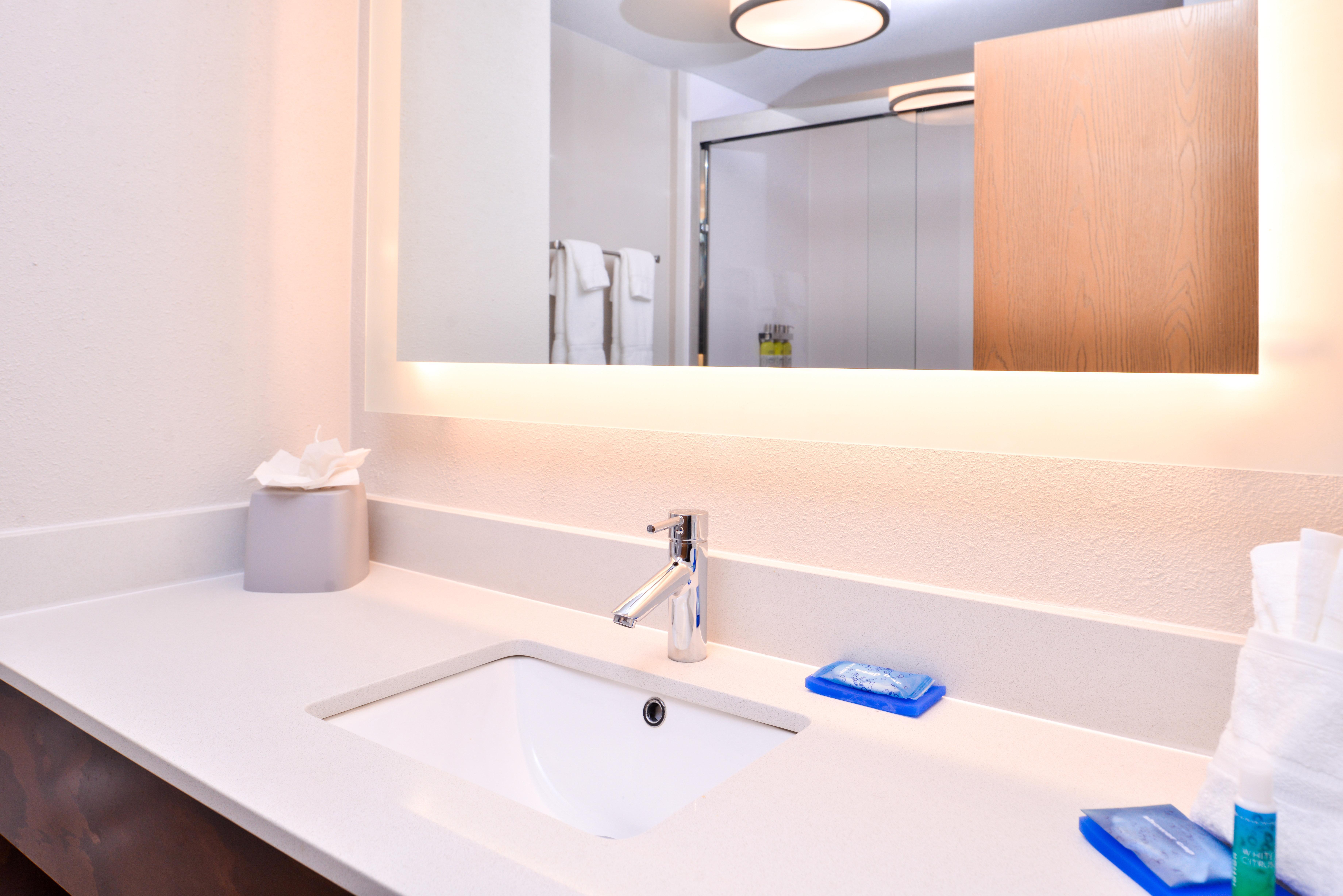 Holiday Inn Express Hotel & Suites Tampa-Anderson Road-Veterans Exp By Ihg West Chase Ngoại thất bức ảnh